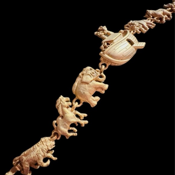 4pcs for $20 in my store‼️ A. J. C. Vintage Gold Tone Noah’s Ark Bracelet 7" NIB - Picture 7 of 7